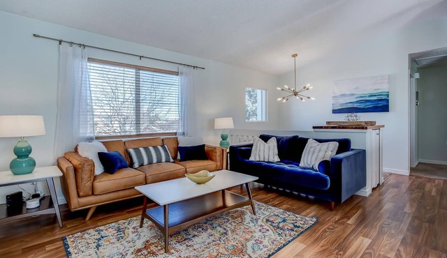 Hot Tub Trendy Mid-Century Modern Style 2 Kings & 2 Queens