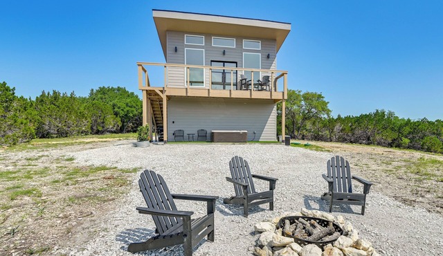 Hot Tub & Valley Views: Hidden Gem in Texas