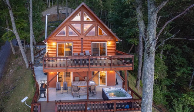 Hot Tub - Views - Gas Firepit -4WD-AWD