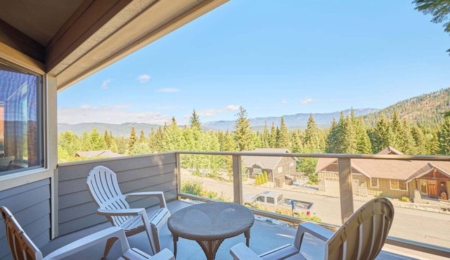 Hot Tub - Views- Golf -XC Skiing Trails