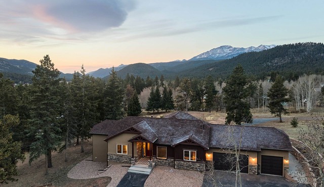 🏔 Hot Tub & Views of Pikes Peak - Summit Lodge