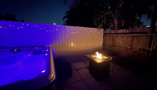 HOT TUB + WASHER AND DRYER in Unit/MIAMI