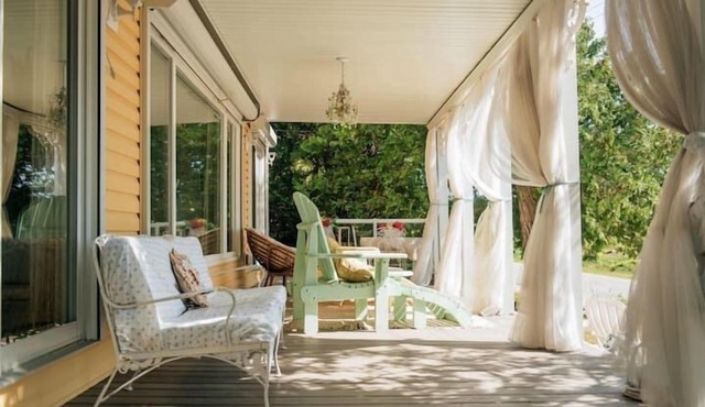 Hot Tub Waterfront Cottage - Near Sauble beach