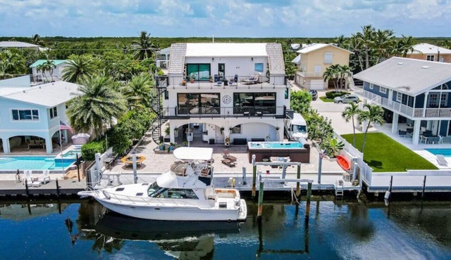 Hot Tub | Waterfront | Pet Friendly