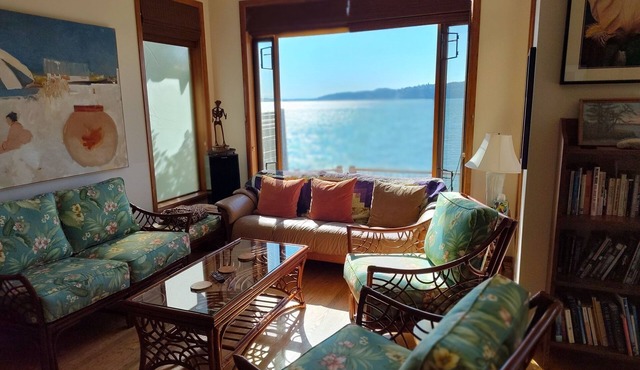 Hot tub, waterfront, wildlife, quiet, sunsets.