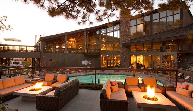 Hot Tub. Western Suite with Balcony!