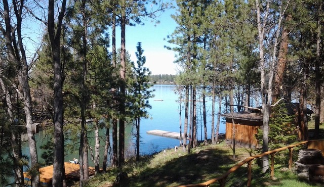 Hot tub, Wi Fi, Pets OK on the canal nice view of reservoir year round-