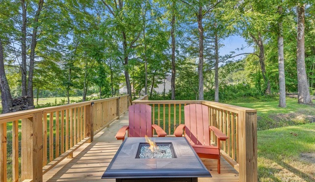 Hot Tub & WiFi | Biggie cabin near Red River Gorge, Kentucky!