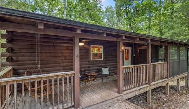 Hot Tub, WiFi, Fireplace - Cliffview Resort - DayDreamer Log Cabin - 9mins to Natural Bridge RRG!
