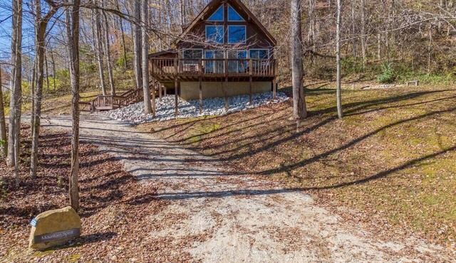 Hot Tub, WiFi, Pet-Friendly - Mountain Spirit