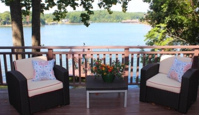 Hot Tub, Wifi, Pool Table & Air Hockey, Swimming Pool, Flat Lot, Incredible View.