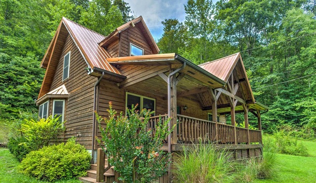 Hot Tub, WiFi, Waterfront - Family Cabin - Brookside - Red River Gorge, Kentucky!
