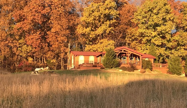 Hot Tub with private views! Southern Grace Cabin 5 Star CLEAN! by Patoka Lake!