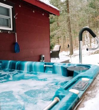 Hot Tub, Wood-burning Fireplace and 4 acres of Forest in Margaretville