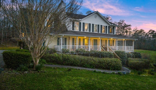 HOT TUB | WRAP AROUND PORCH | HONEY BEE ACRES