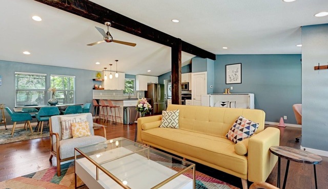 Hot Tub, Yard - Mins to Downtown + East ATX Bars