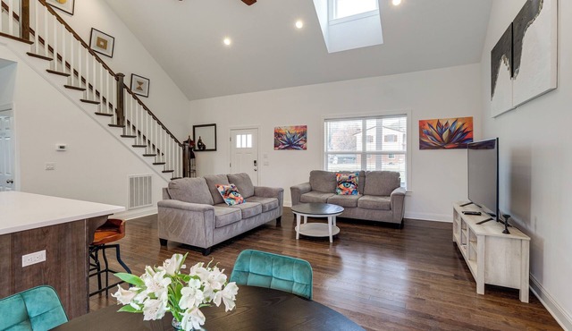 Hot Tub & Yard: 'Temptation Stays' Home in Roanoke