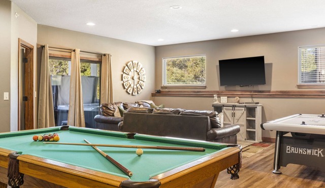 Hot Tub, Zero entry outdoor pool, Pool & Airhockey