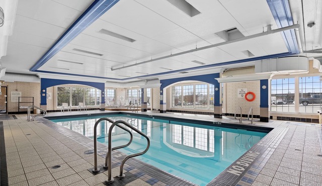 Hotel 2 Queen Suite near Parking, AC, Gym, Pool