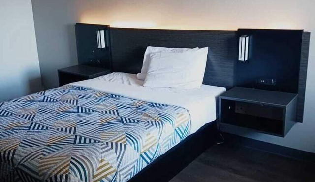 Hotel 465 by Regency Inn & Suites