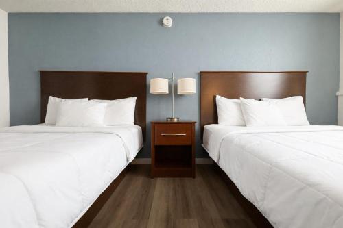 Hotel 8