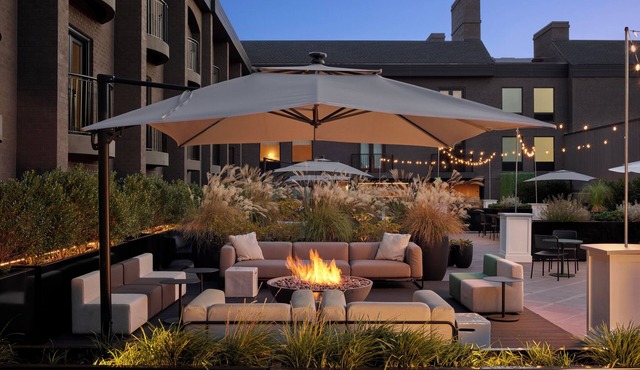 Hotel AKA Alexandria