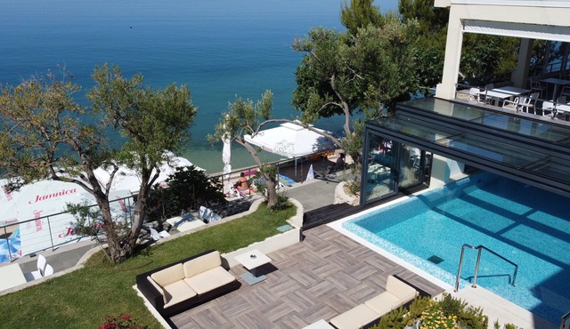 Hotel and Apartments Vila 4m