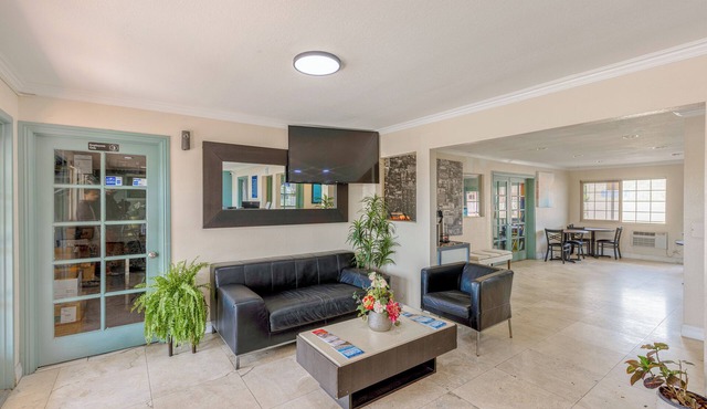 Hotel Avenida - Oceanside Camp Pendleton