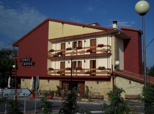 Hotel Azkue