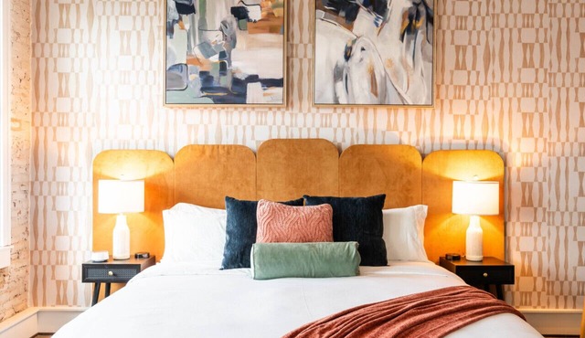 Hotel California - KING BED LOFT