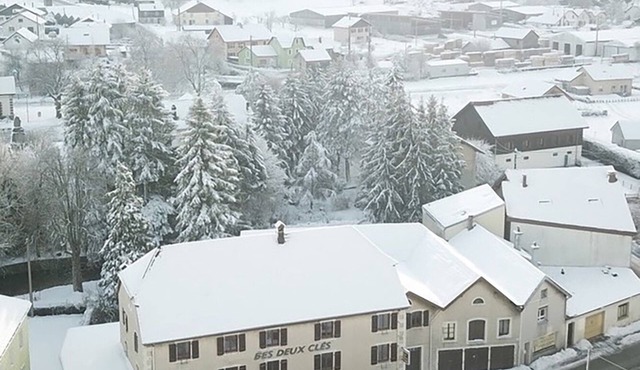 Hotel converted into a group B&B with 20 rooms and 18 bathrooms