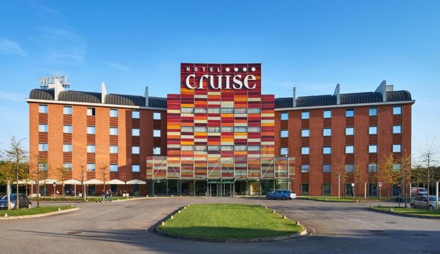 Hotel Cruise
