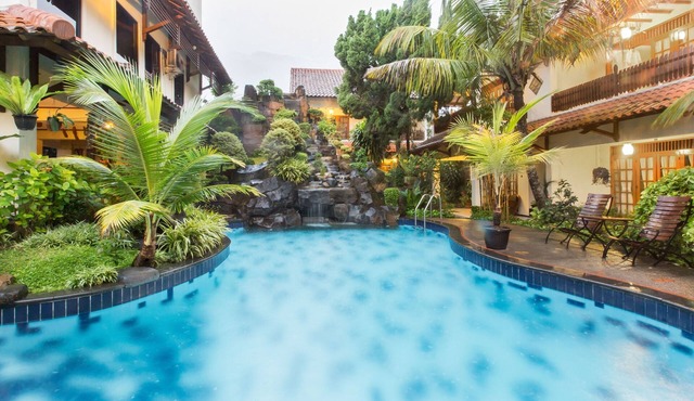 Hotel dengan nuansa taman yang alami