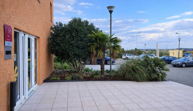 Hotel HubOne3 Istres