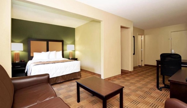 Hotel in Cary with WiFi, AC.