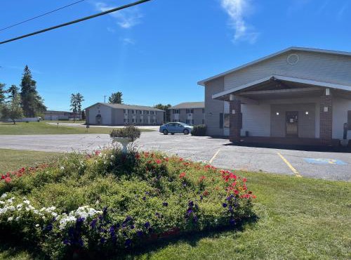 Hotel Iron Mountain Inn & Suites