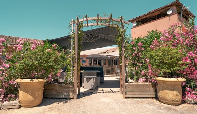 Hotel le president GARE TGV NIMES PONT DU GARD