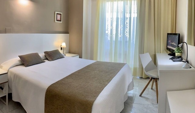 Hotel Llansola