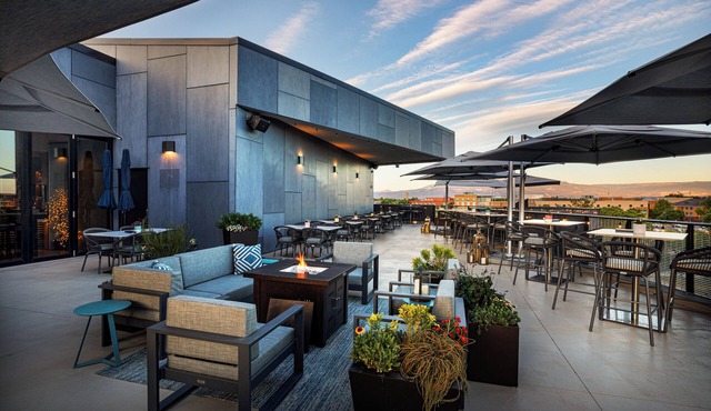 Hotel Maverick
