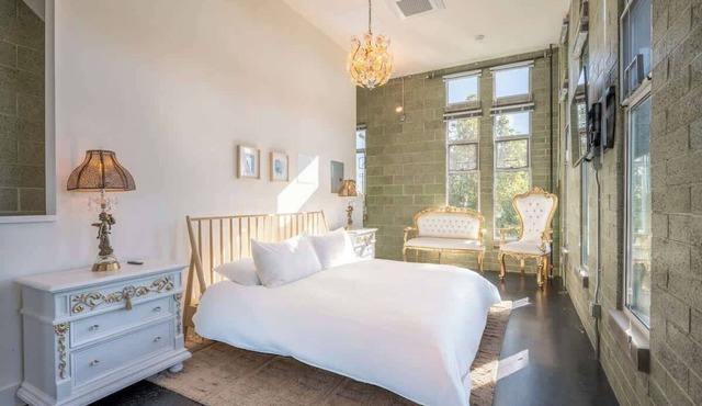 Hotel Narcissus - Room 6