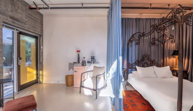 Hotel Narcissus - Room 2