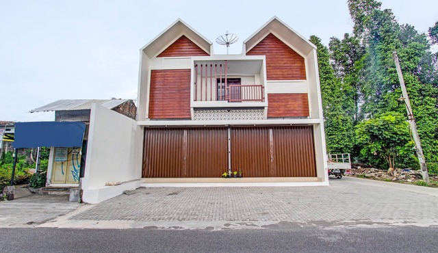 Hotel O Griya Putih