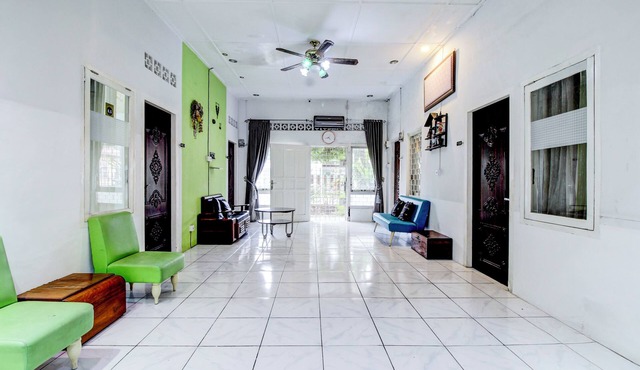 Hotel O Jalan Jenderal Sudirman Near Imam Bonjol Square Formerly Nelvi Guest House
