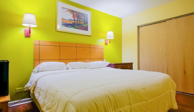 Hotel O Markham IL near Harvey/Tinley Park