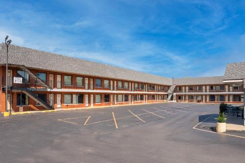 Hotel O Miami Inn & Suites Chicago Midway Airport
