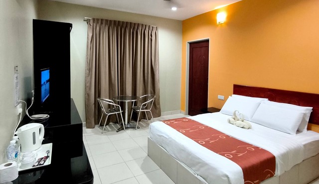 Hotel O S Homestay Premium