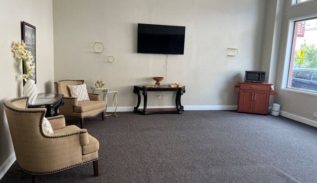 Hotel Pinehurst- Arabian Suite 104