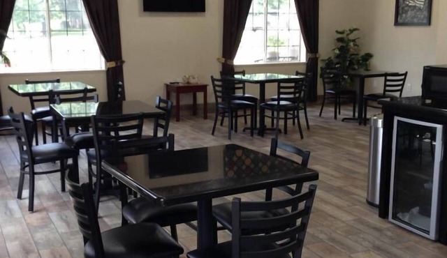 Hotel Piney Woods