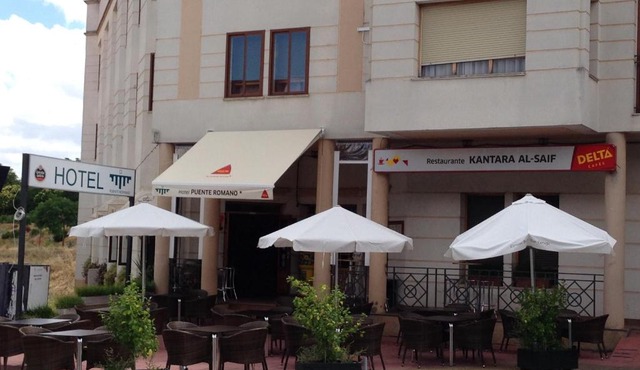 Hotel Puente Romano