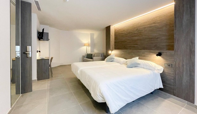 Hotel Quatre Llunes